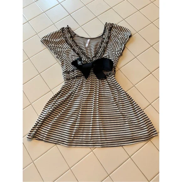 Women’s striped short sleeve top size medium blouse shirt summer feminine casual - Picture 3 of 10